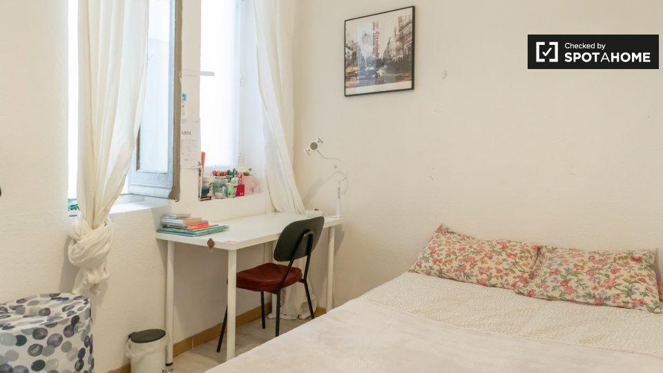 Habitaciones para alquilar en apartamento de 5 dormitorios en Madrid