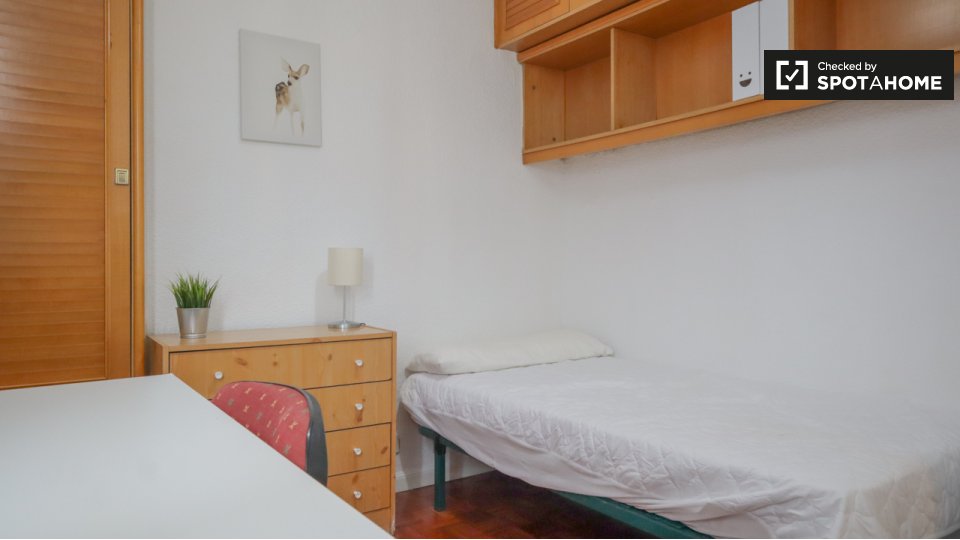 Double room Madrid, 4 beds — photo 15
