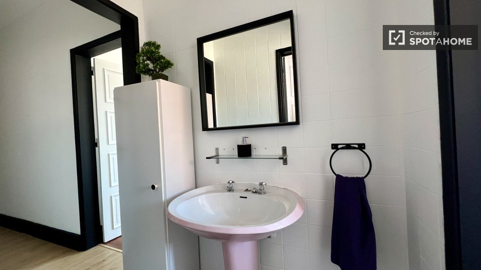 Double room Lisbon, 5 beds — photo 65