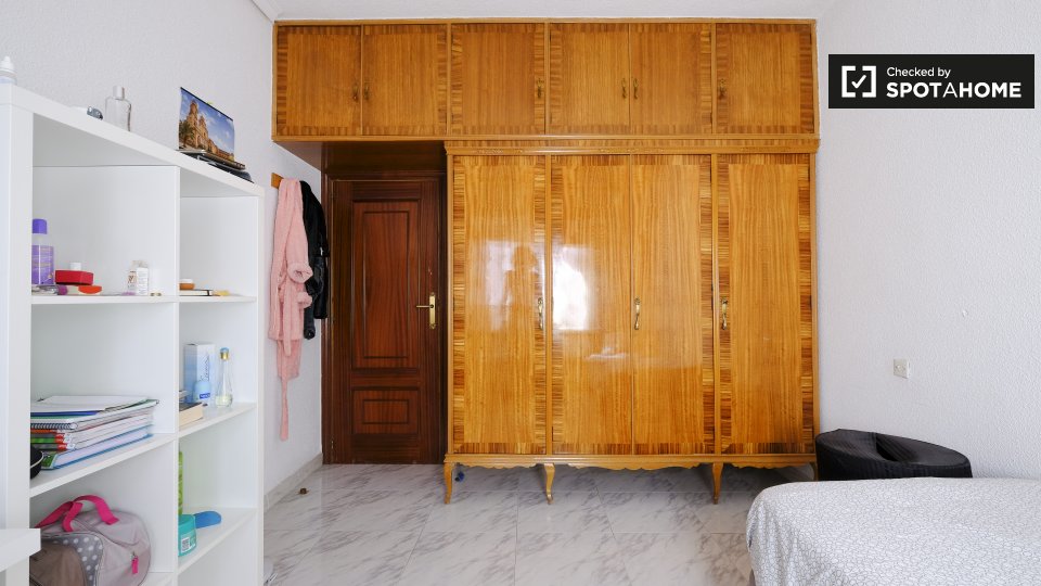 Double room Madrid, 3 beds, 62m² — photo 3