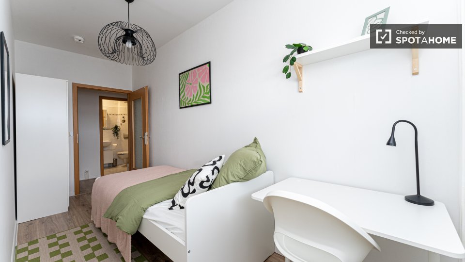 Double room Berlin, 4 beds, 62m² — photo 8