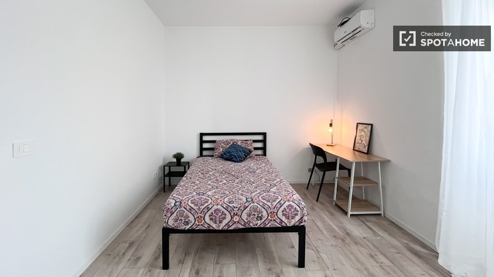 Double room Milan, 2 beds — photo 5