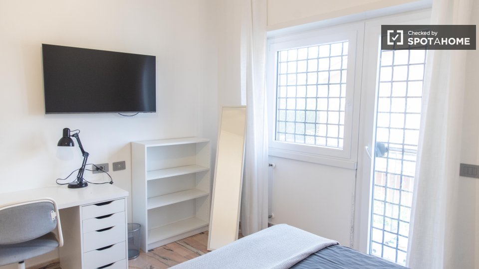 Double room Rome, 3 beds, 93m² — photo 46