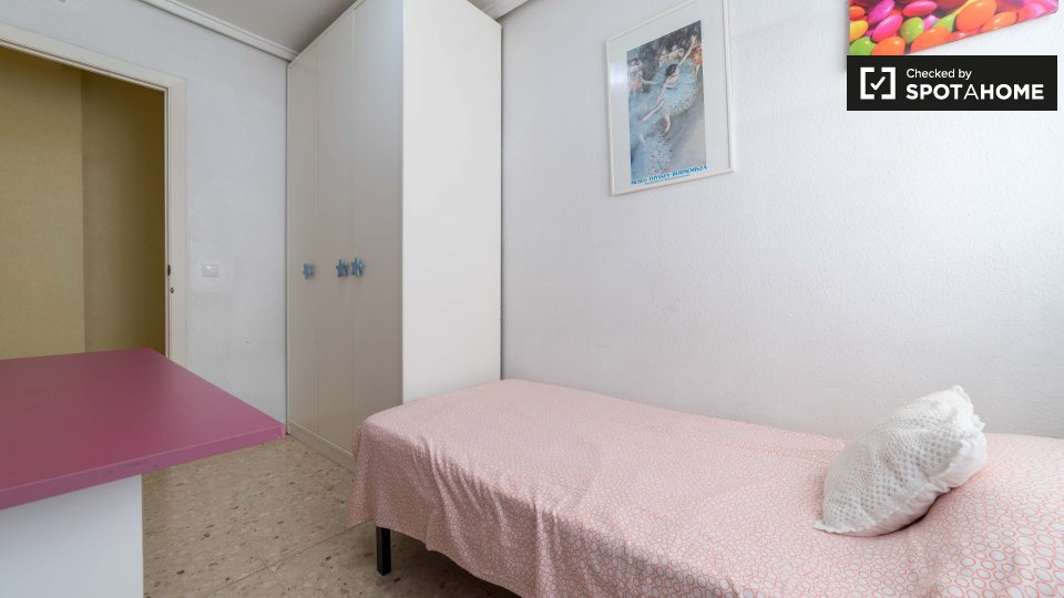 Double room Valencia, 5 beds, 100m² — photo 2