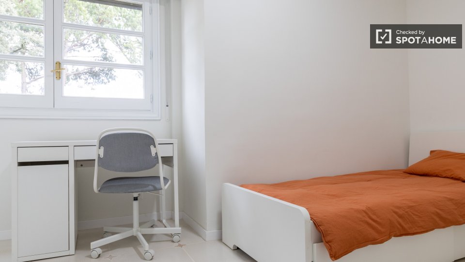 Double room Madrid, 14 beds — photo 19