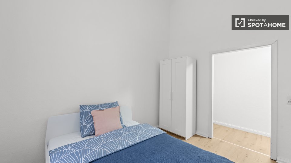 Double room Berlin, 7 beds, 185m² — photo 11