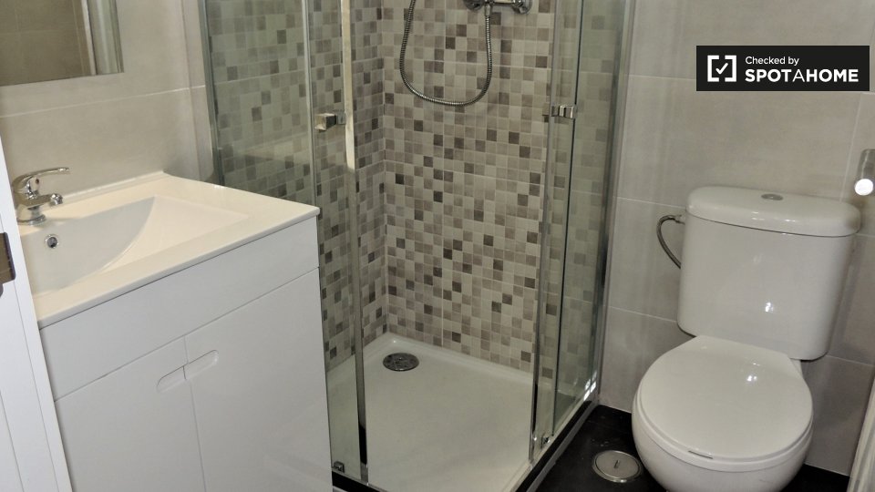 Double room Lisbon, 4 beds, 100m² — photo 13