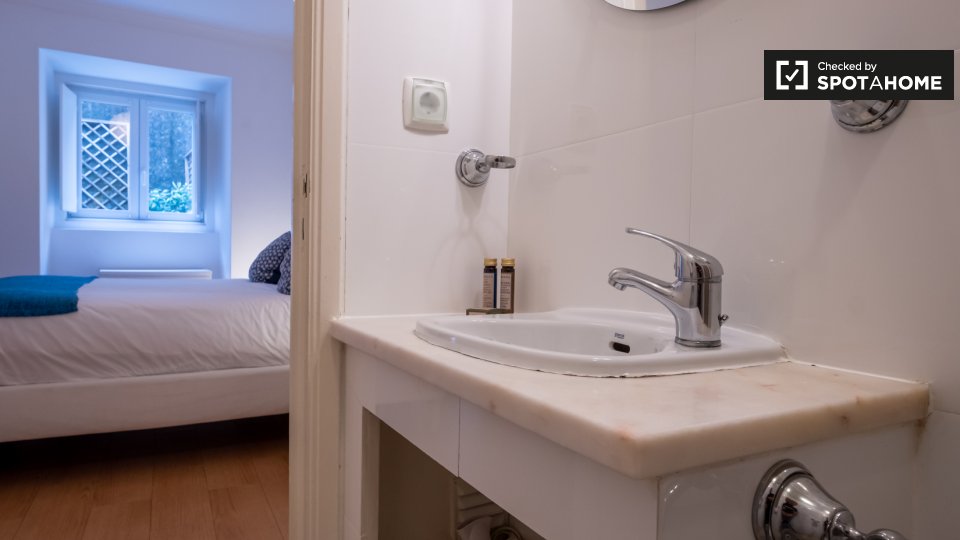 Apartment Lisbon, 1 bed — photo 19