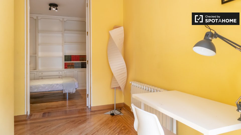 Double room Madrid, 7 beds, 180m² — photo 4