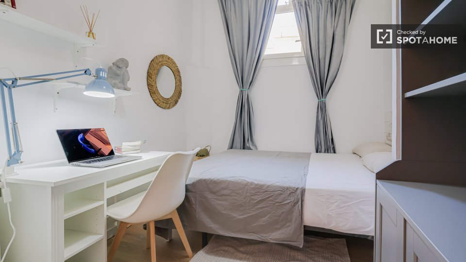 Double room Barcelona, 5 beds — photo 20