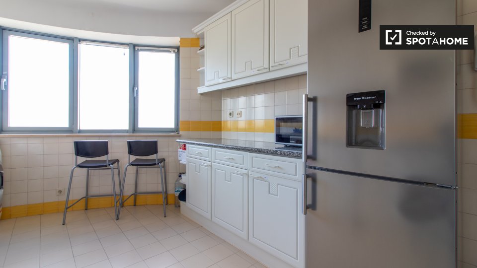 Double room Lisbon, 5 beds, 144m² — photo 10