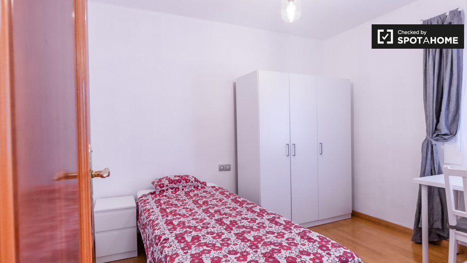 Double room Barcelona, 3 beds, 75m² — photo 7