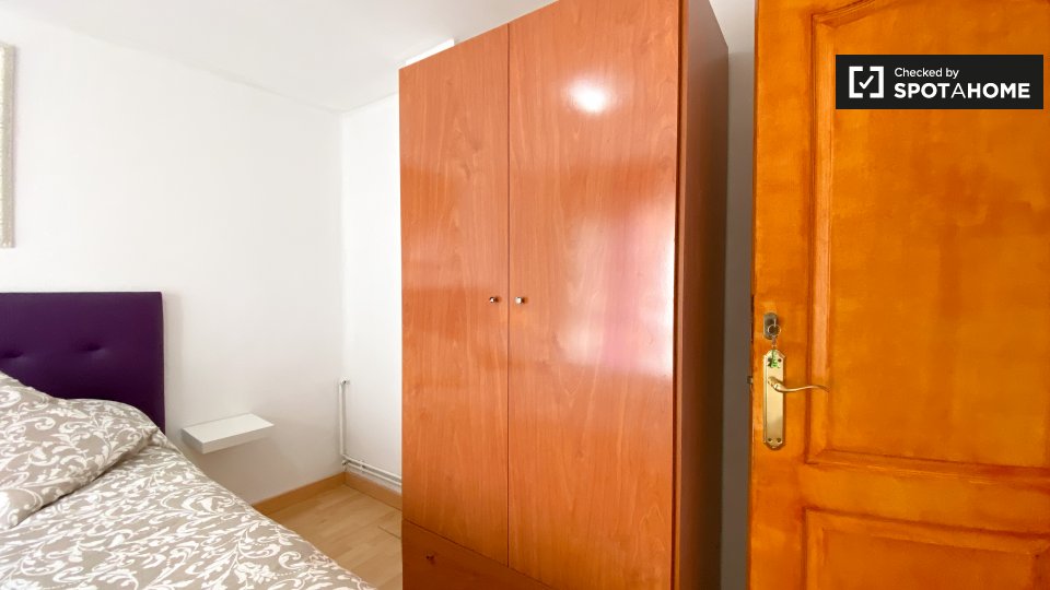 Double room Valencia, 3 beds, 75m² — photo 3