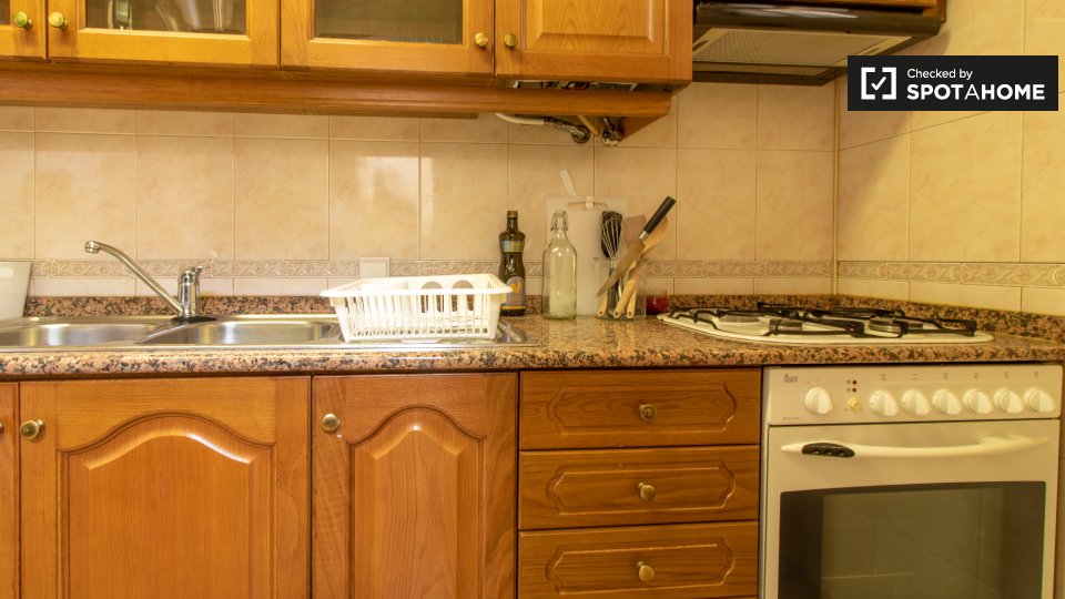 Apartment Lisbon, 5 beds, 90m² — photo 10