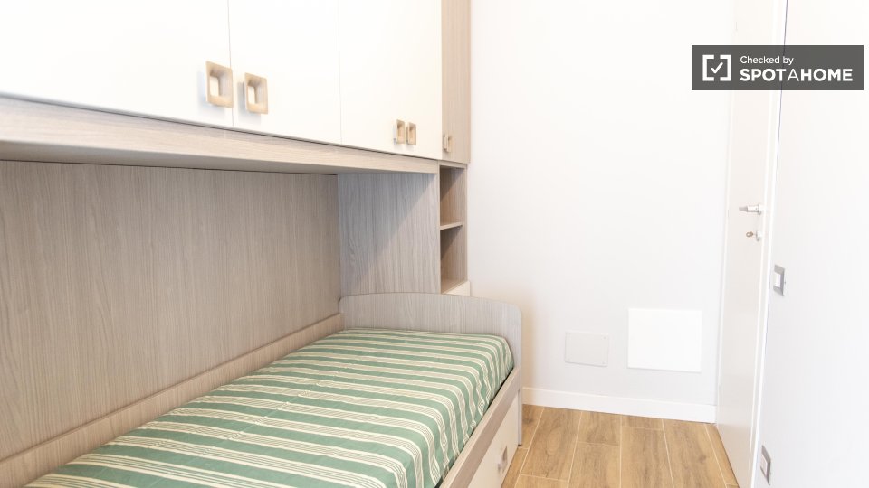 Double room Rome, 3 beds — photo 10