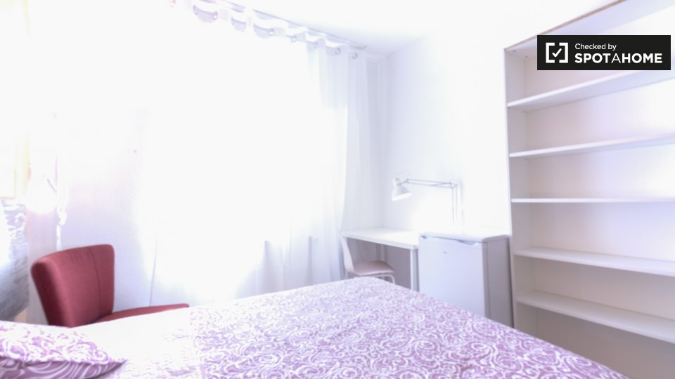 Double room Madrid, 4 beds, 80m² — photo 5