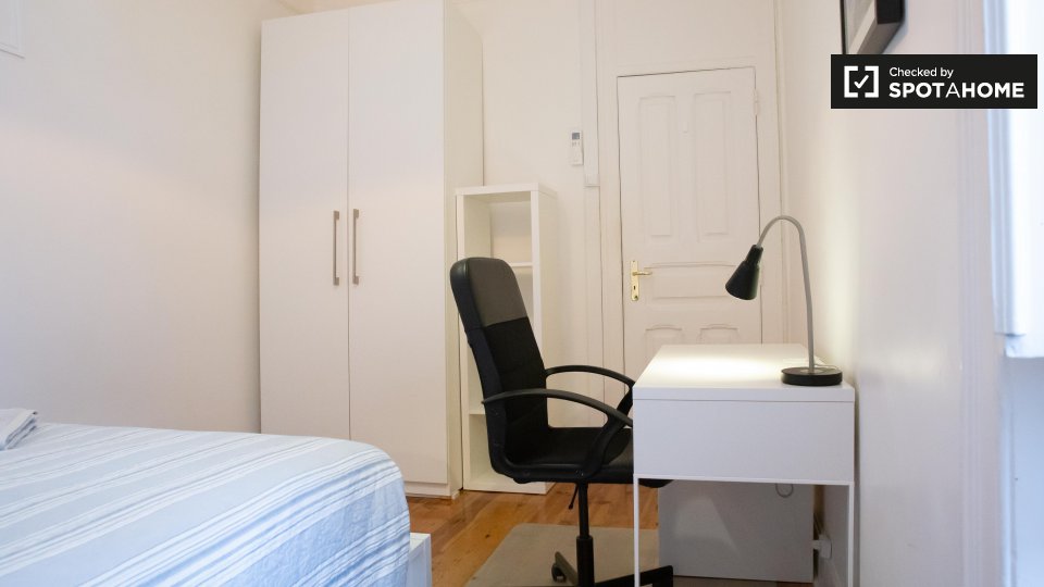 Double room Lisbon, 5 beds, 170m² — photo 3