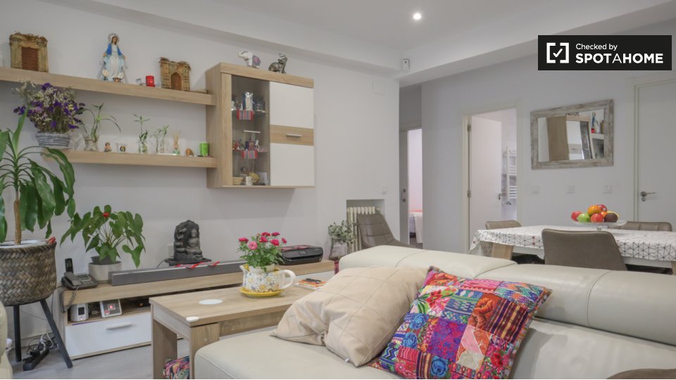 Double room Madrid, 3 beds — photo 13