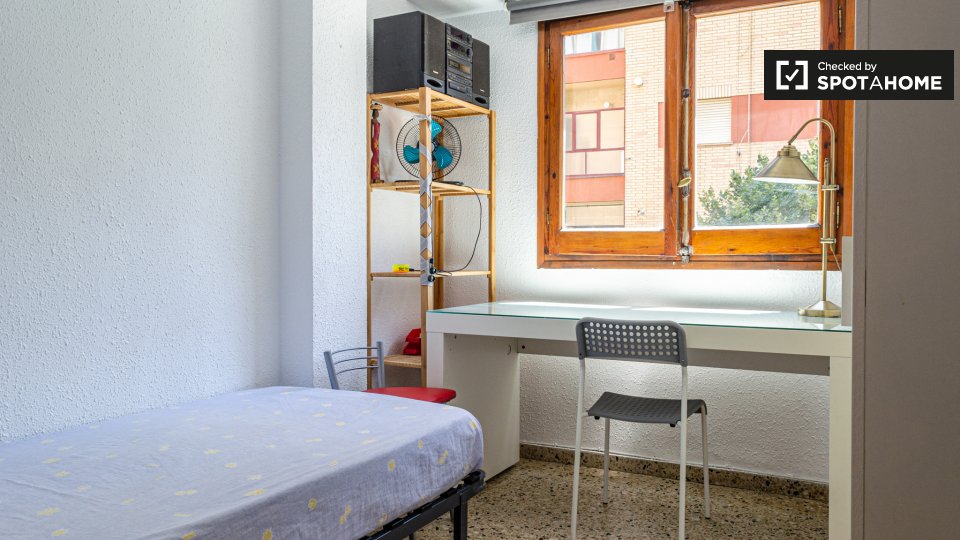 Double room Valencia, 4 beds, 110m² — photo 1