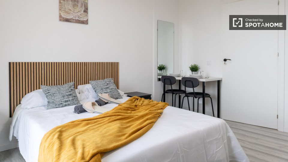 Double room Madrid, 5 beds — photo 7