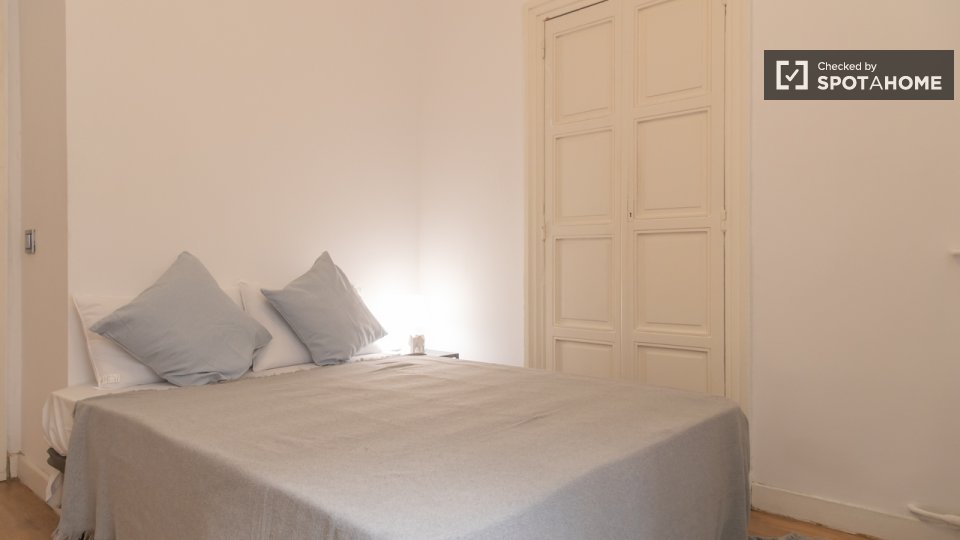 Double room Madrid, 9 beds — photo 17