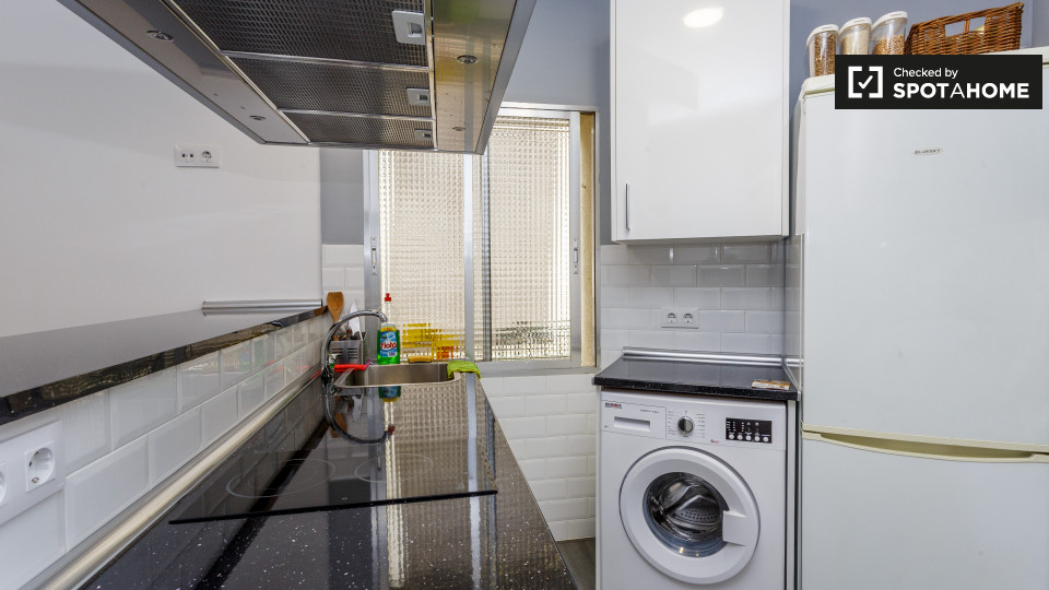 Double room Madrid, 3 beds, 52m² — photo 11