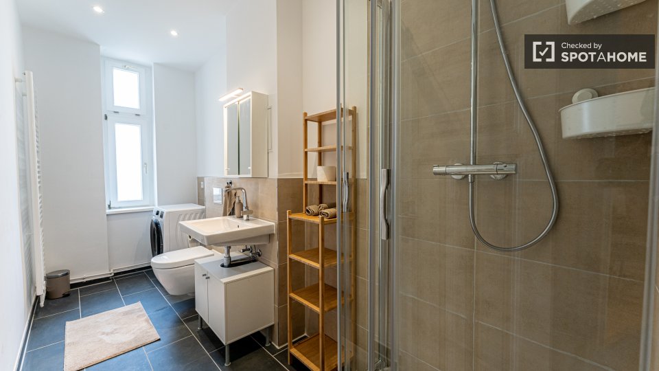 Double room Berlin, 5 beds, 79m² — photo 10