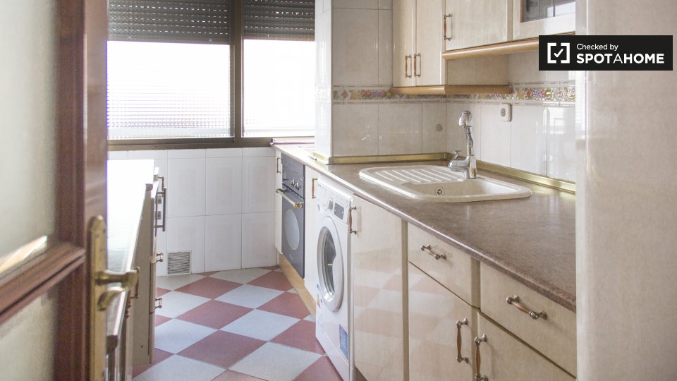 Double room Madrid, 5 beds, 120m² — photo 5