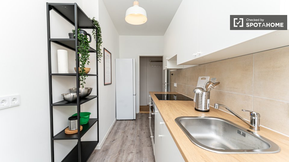 Double room Berlin, 5 beds, 79m² — photo 8