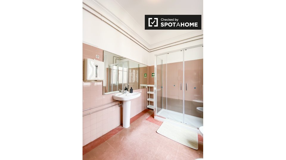 Double room Lisbon, 7 beds, 130m² — photo 11