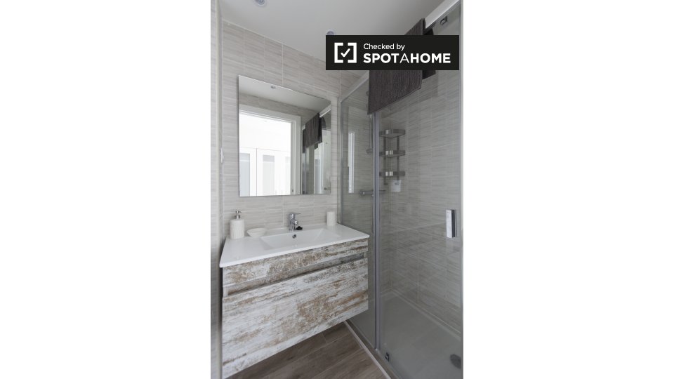 Double room Madrid, 4 beds, 90m² — photo 6
