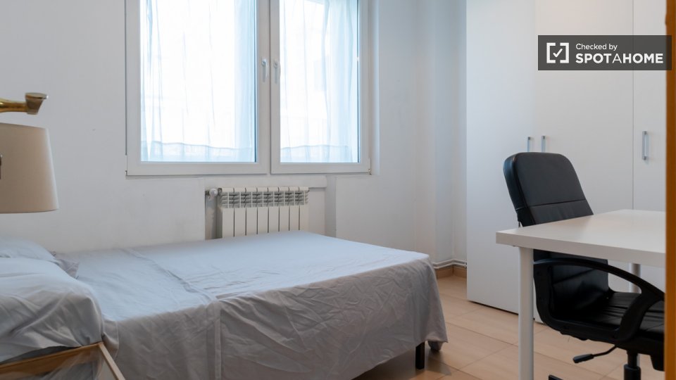 Double room Madrid, 3 beds — photo 38
