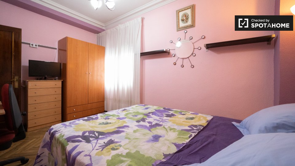 Double room Madrid, 3 beds — photo 14
