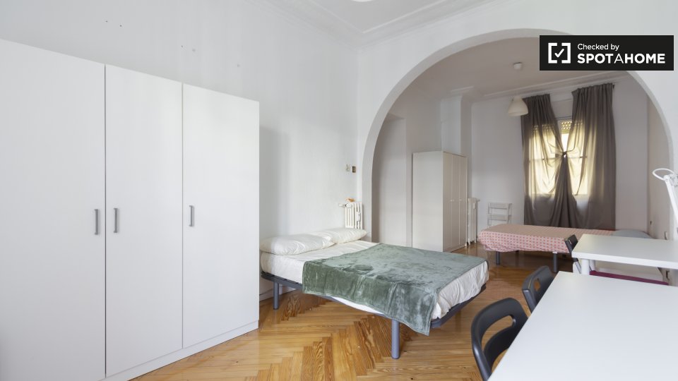 Double room Madrid, 8 beds, 200m² — photo 5