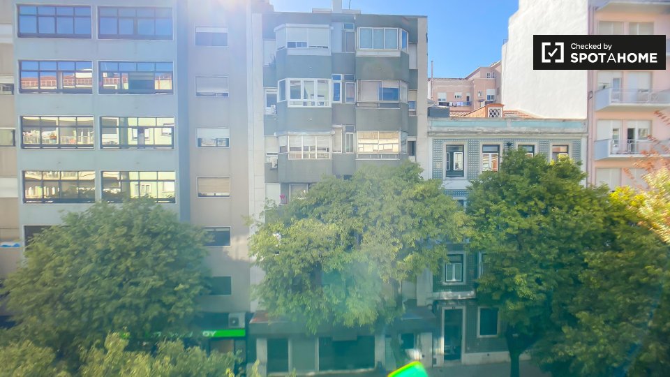 Double room Lisbon, 5 beds — photo 16