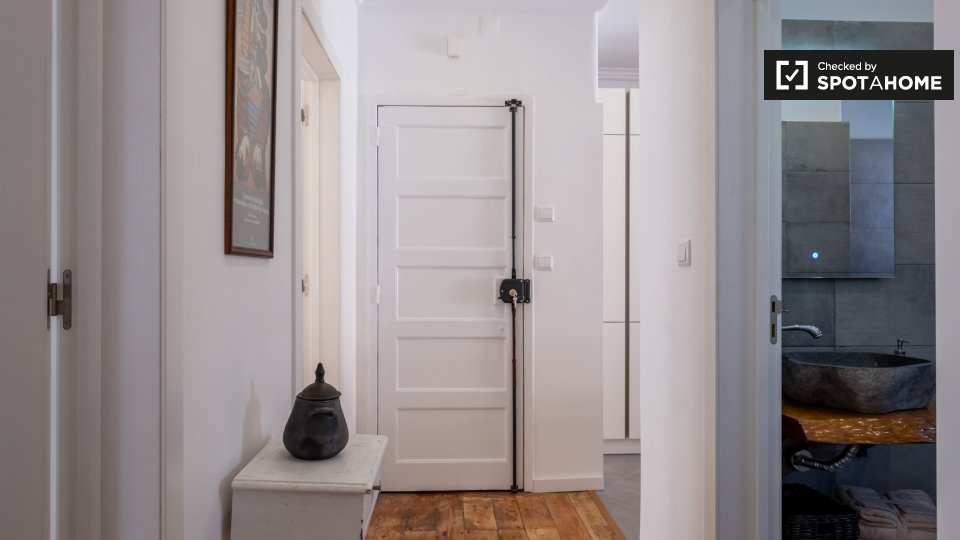 Double room Lisbon, 3 beds, 150m² — photo 16