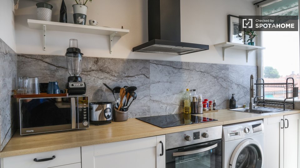 Double room Madrid, 3 beds, 85m² — photo 33