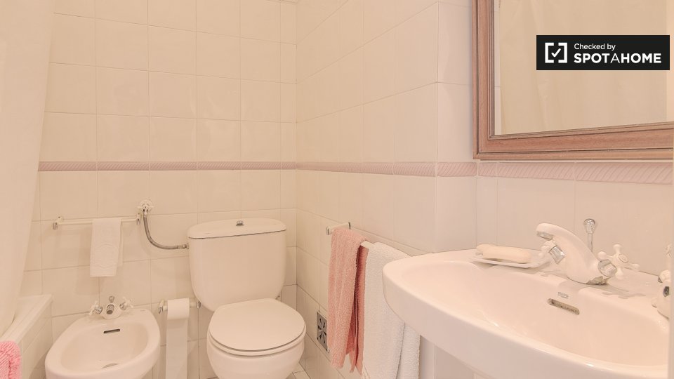 Double room Lisbon, 4 beds, 105m² — photo 36