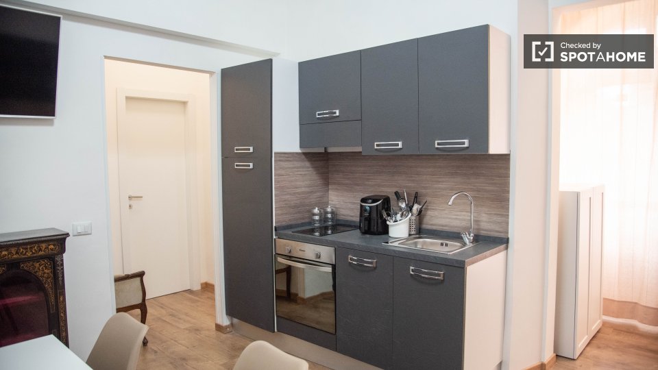 Double room Rome, 3 beds — photo 12