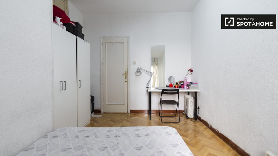 Double room Madrid, 8 beds, 200m² — photo 4