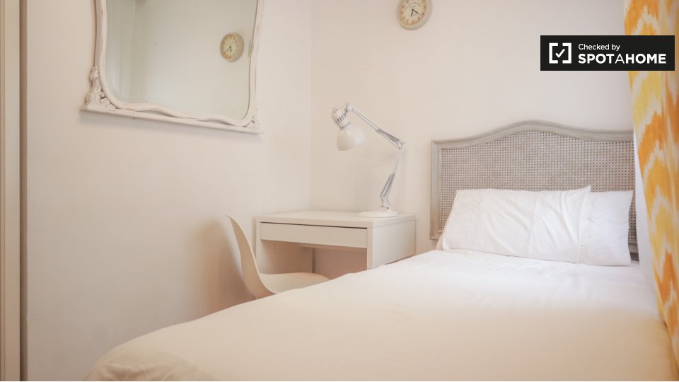 Double room Madrid, 3 beds — photo 19