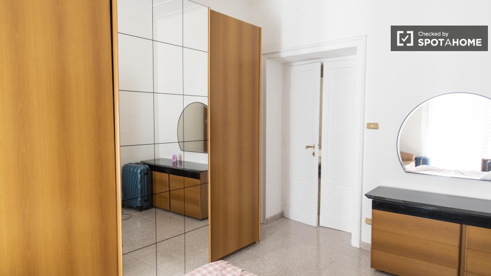 Double room Rome, 3 beds — photo 18