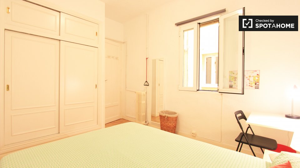 Double room Madrid, 4 beds, 110m² — photo 3