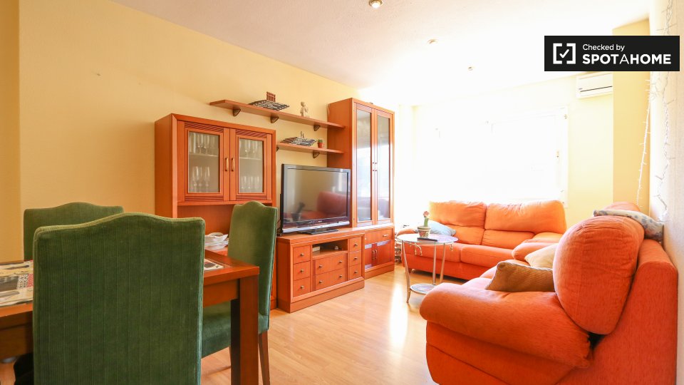 Double room Madrid, 3 beds, 62m² — photo 4