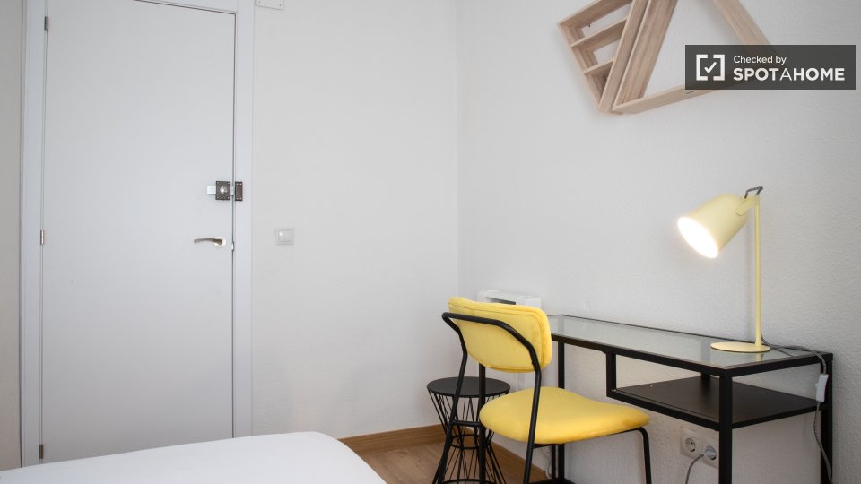 Double room Madrid, 3 beds, 57m² — photo 12