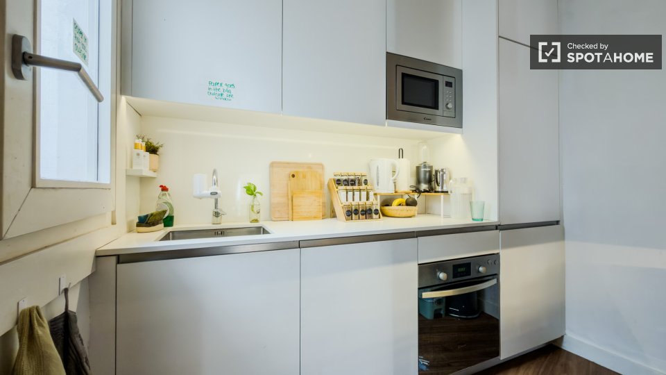Double room Barcelona, 2 beds — photo 18