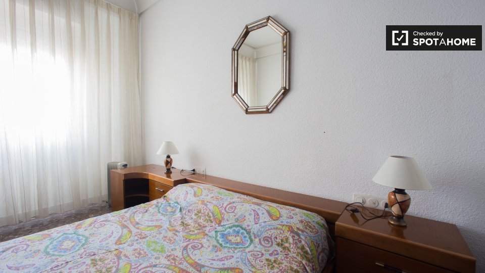 Double room Valencia, 6 beds, 150m² — photo 3