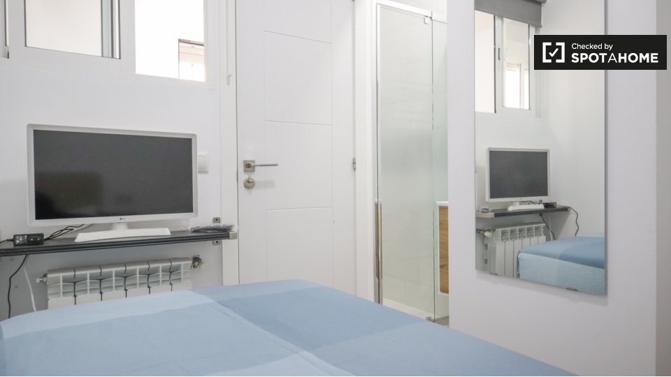 Double room Madrid, 5 beds — photo 12