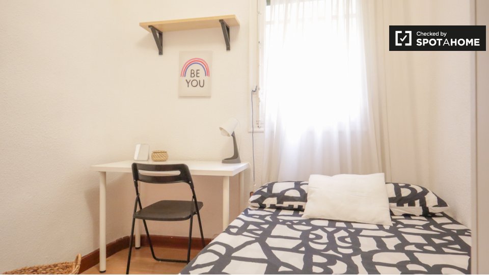 Double room Madrid, 7 beds, 200m² — photo 10