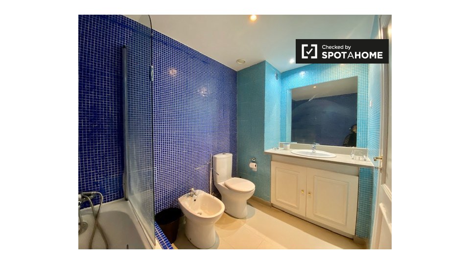 Double room Lisbon, 4 beds, 130m² — photo 5